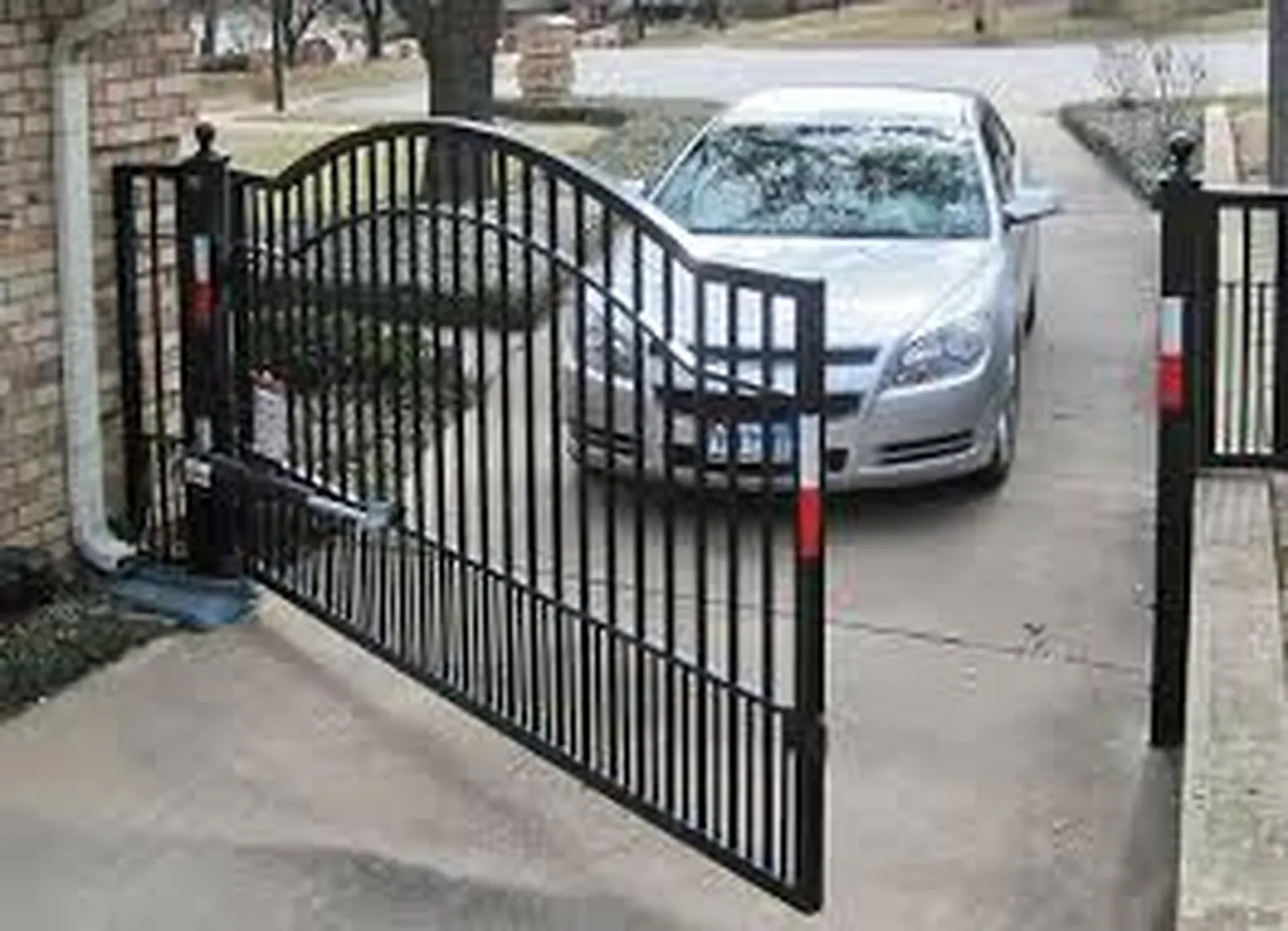 Automatic electric gate